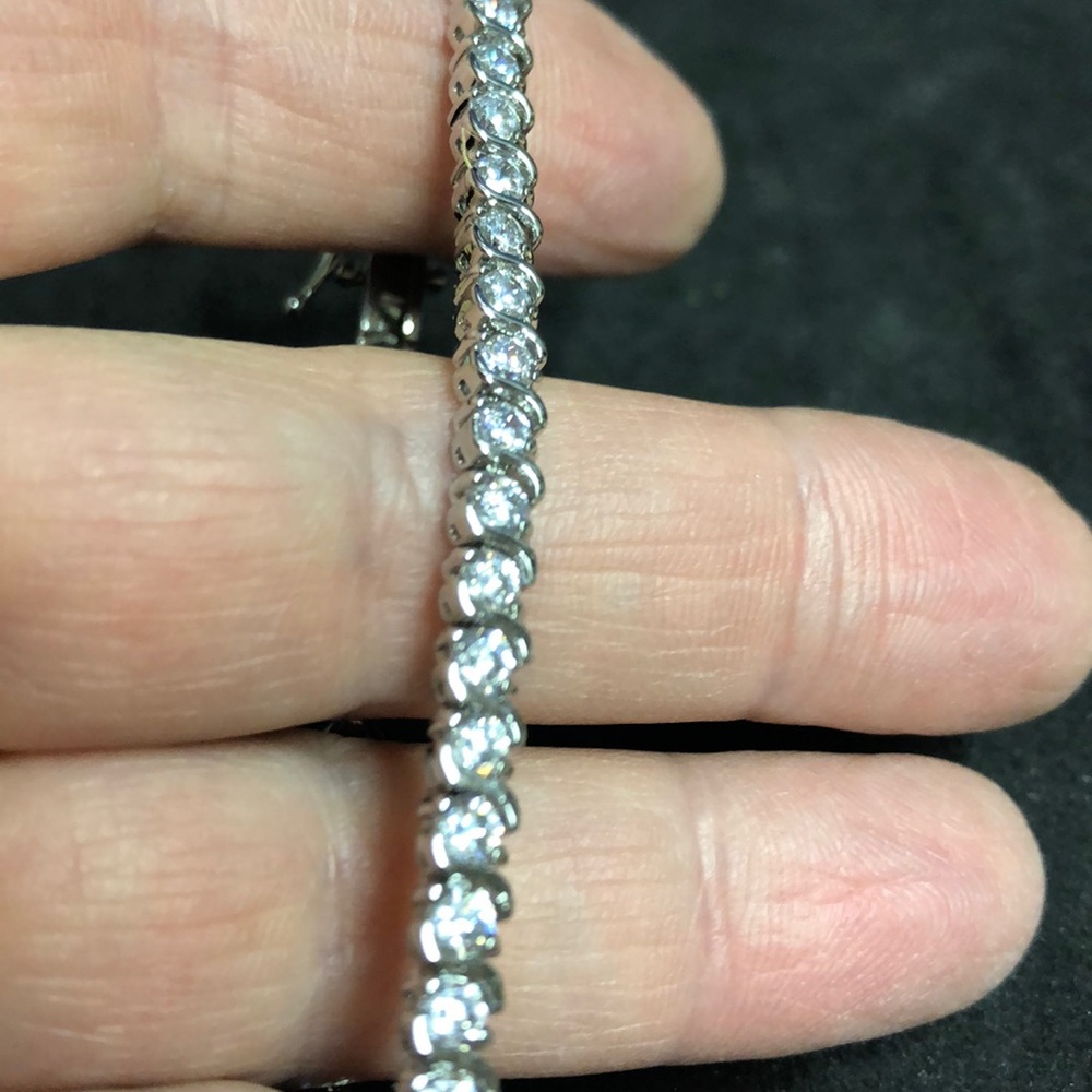 Tennis bracelet